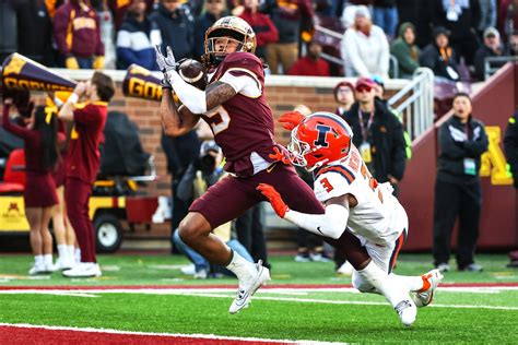 Gophers collapse late in 27-26 loss to Illinois